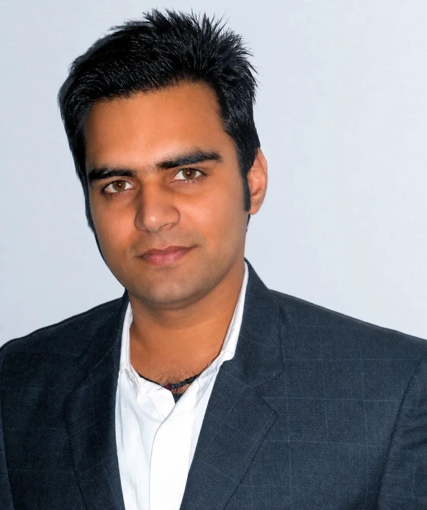 CS Dipanshu — Company Secretary and legal associate at PJRJ & Associates